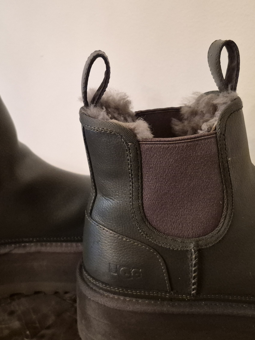 UGG Women's Dark Brown Leather Shearling Chelsea Boots